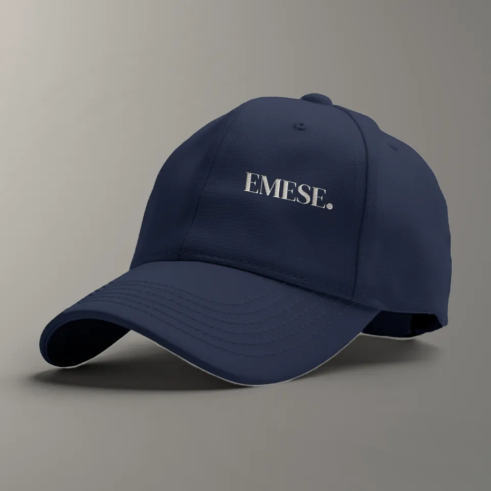 كاب بيسبول عليه لوجو EMESE