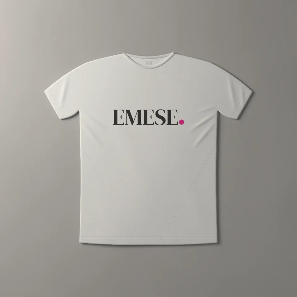 تيشيرت عليه لوجو EMESE